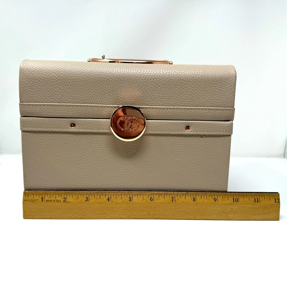 CABOODLES Lifestyle train case, NWT